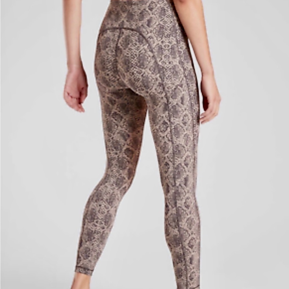 Xl Athleta snakeskin print, 7/8 length leggings w 2 small side pockets. EUC - Picture 2 of 11